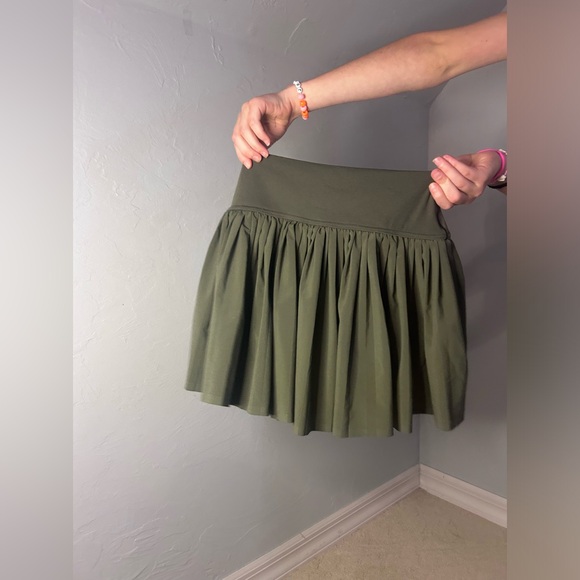 aerie workout skirt in green - Picture 2 of 2